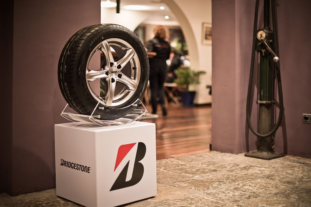 Bridgestone Adrenalin RE002