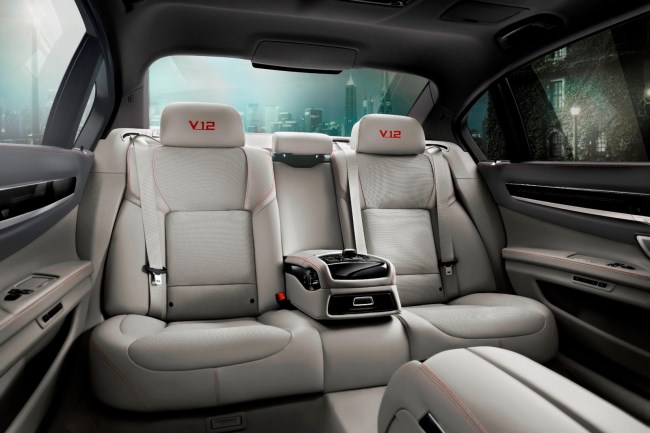 BMW Série 7 V12 bi-turbo