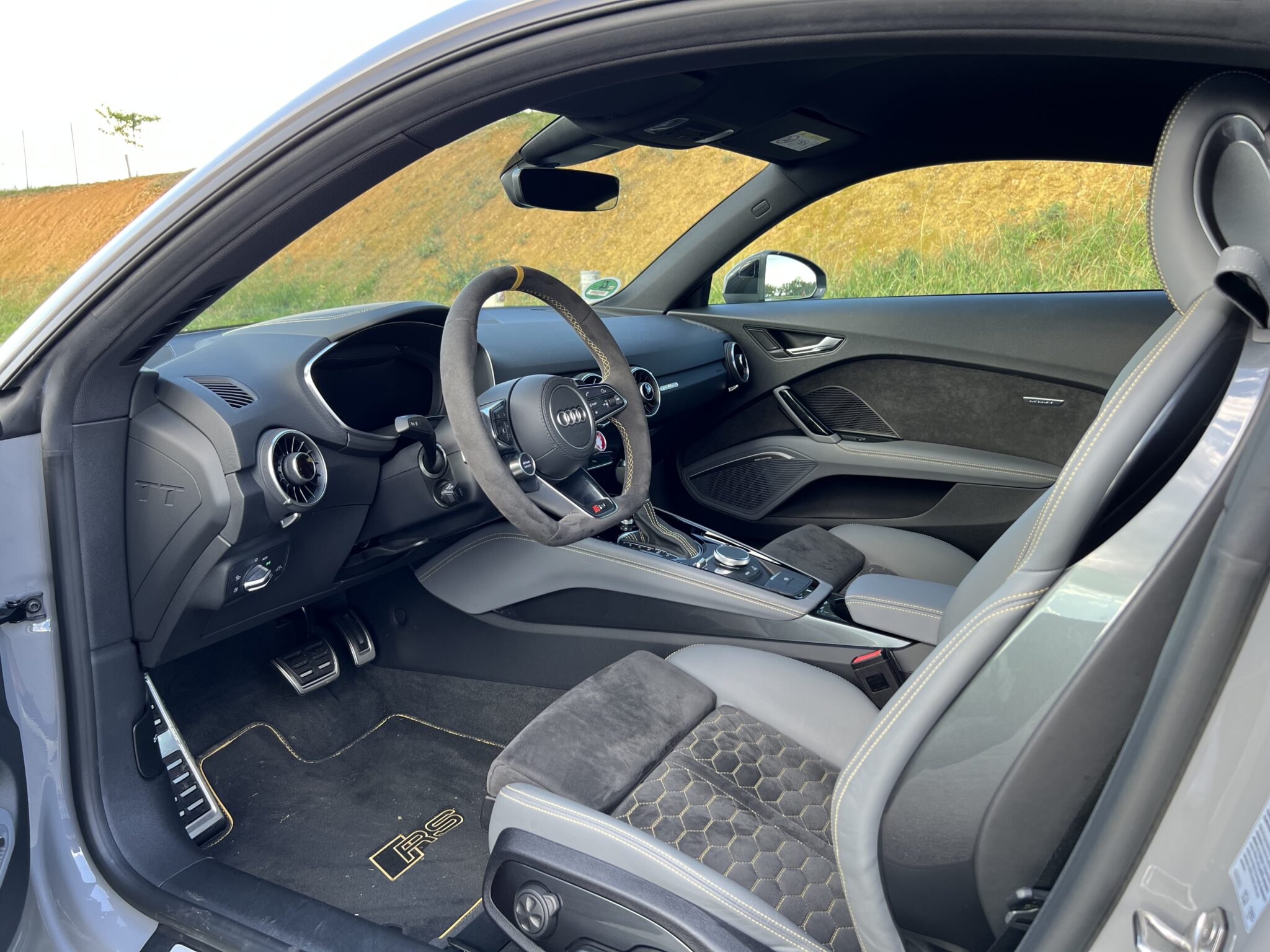 Audi TT RS Iconic Edition intérieur