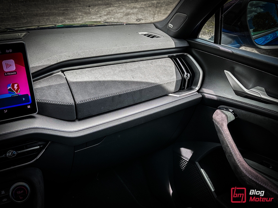 La version Sportline du Kodiaq fait la part-belle aux inserts en suédine.