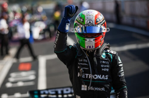 Kimi Antonelli, pilote Mercedes, poing levé après sa victoire au GP d’Italie 2026